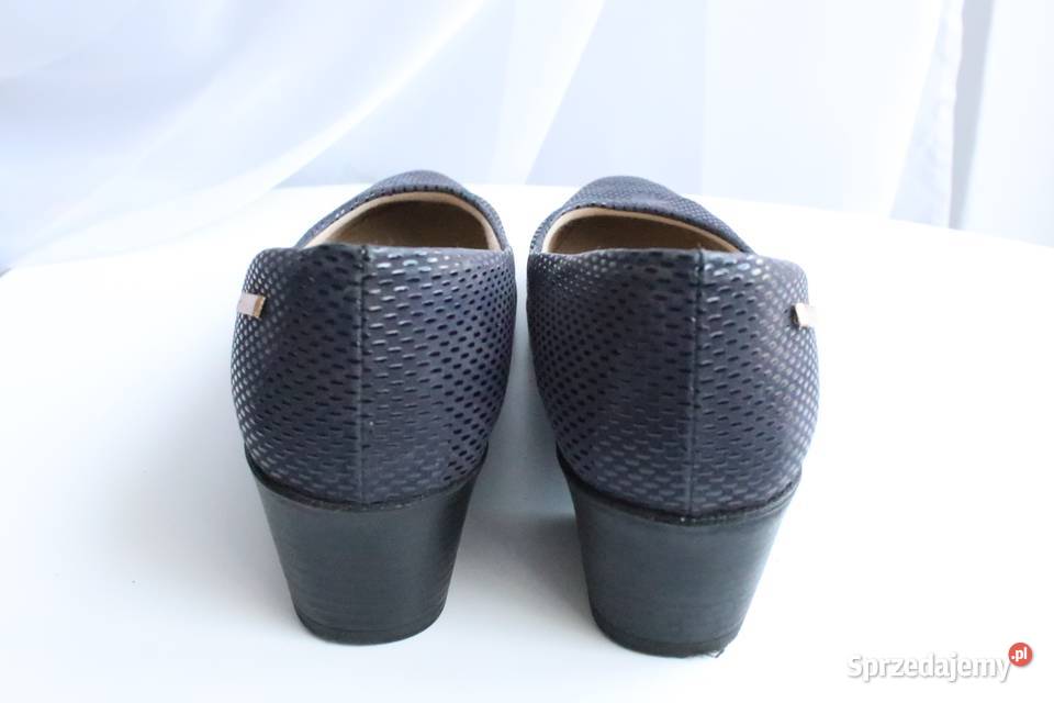 Czółenka granatowe na niskim obcasie Wrocław