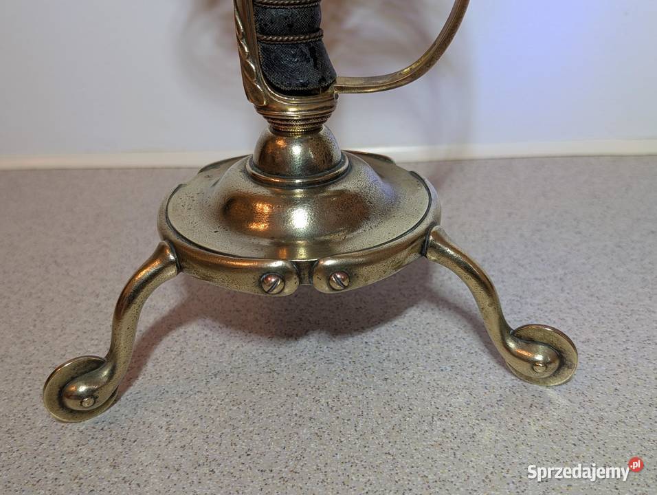 Antyczny mosiężny świecznik Benham Froud z Piła
