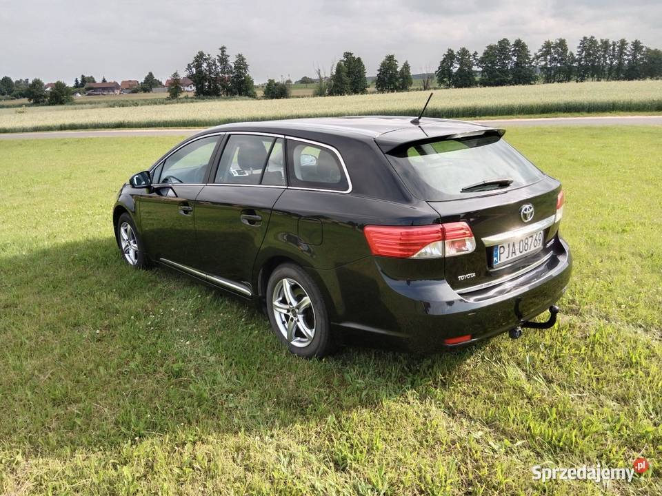Toyota Avensis Kombi 18 benzyna gaz czarny Cerekwica Nowa