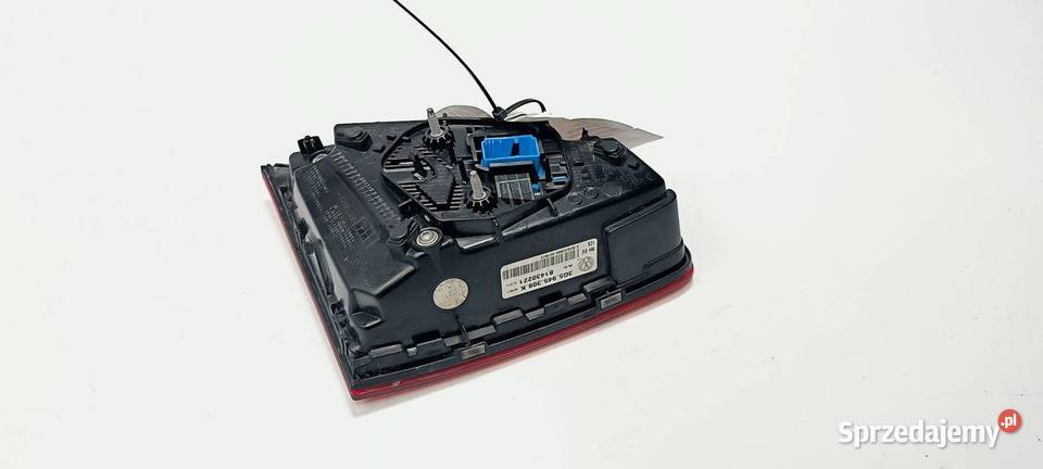LAMPA W KLAPE PRAWA VOLKSWAGEN PASSAT B8 osobowe