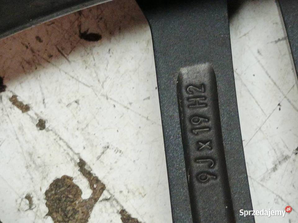 FELGA ALUMINIOWA R19 5X120 ET44 OC65MM 9JX19H2