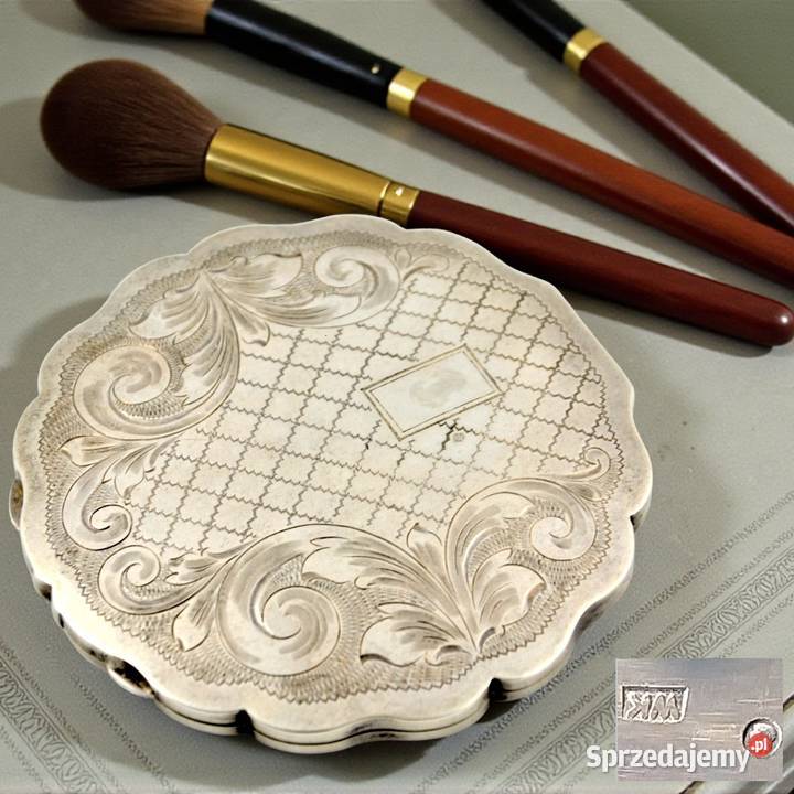 Puderniczka okrągła srebro próby 3 Warszawa