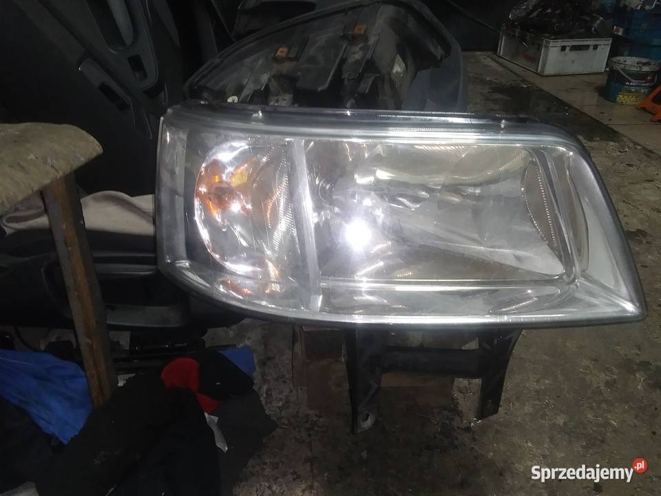 VW T5 Reflektor lampa przod prawa Lubin