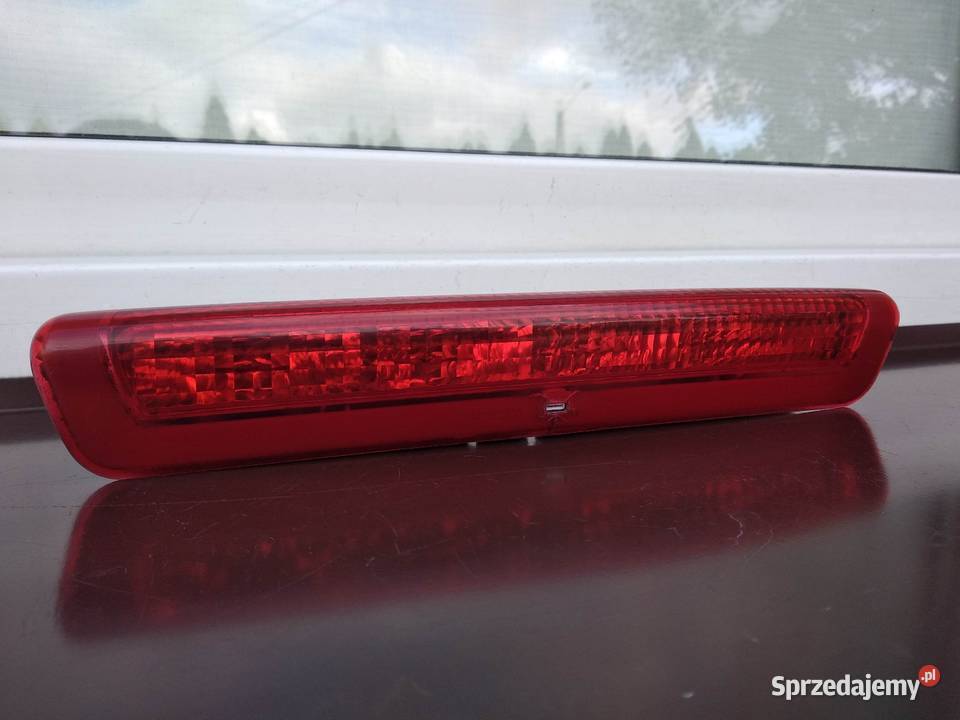 Peugeot 307 SW kombi trzecia lampa światło stop środek