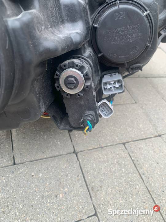 Lampa Prawa Mitsubishi Outlander osobowe Pleszew