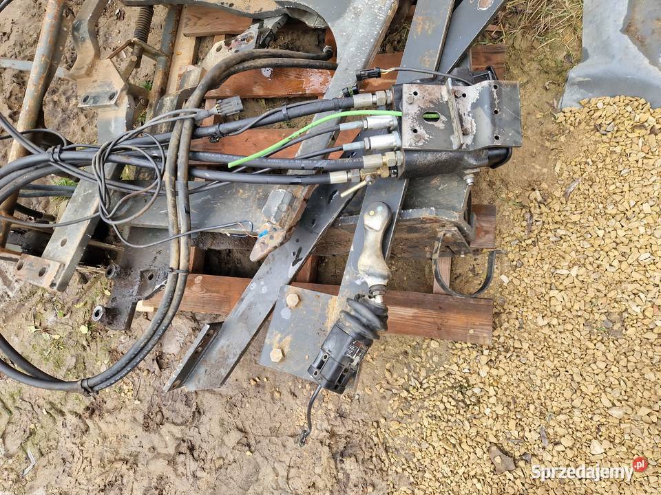 ładowacz czołowy TUR MAILLEUX MX80 MF Massey nieuszkodzony