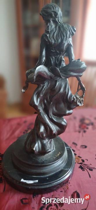 Kobieta z brązu autorstwa Louisa Icarta Antyki