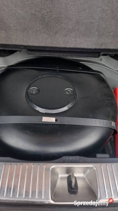 ŚlicznyPewny Mercedes AwandgardaJeden czujnik zmierzchu