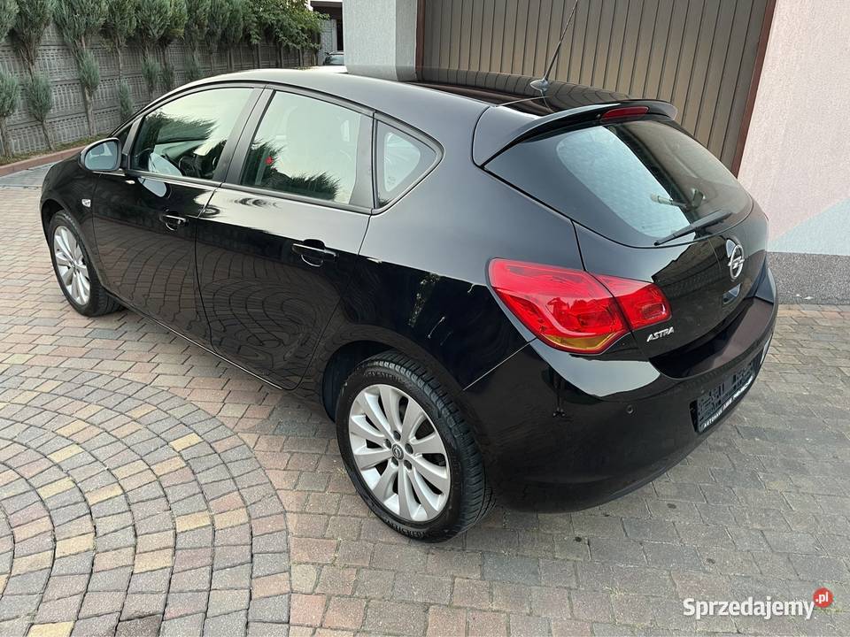 Opel astra J 16 benzyna klima Alu piękne auto