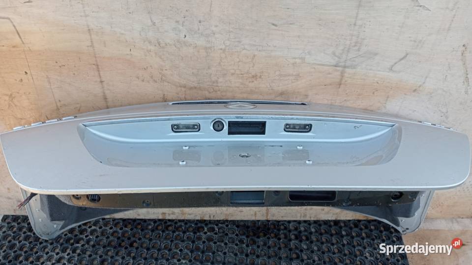 MERCEDES W211 FL SEDAN KLAPA TYŁ C775 Zbierkowo