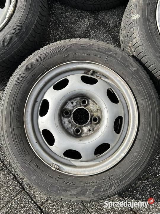 Komplet czterech felg stalowych 14 z kapslami vw Bydgoszcz