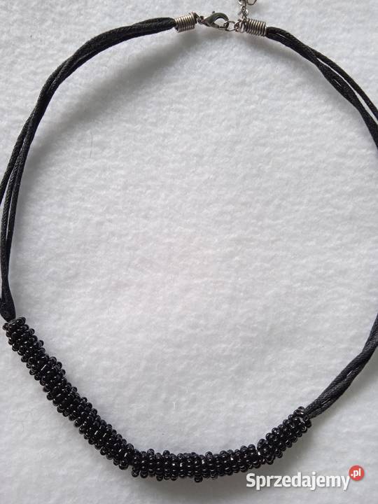 NASZYJNIK OBRÓŻKA Z CZARNYCH KORALIKÓW Naszyjniki sprzedam