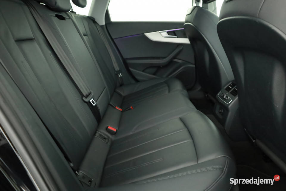 Audi A4 40 TFSI elektryczne lusterka