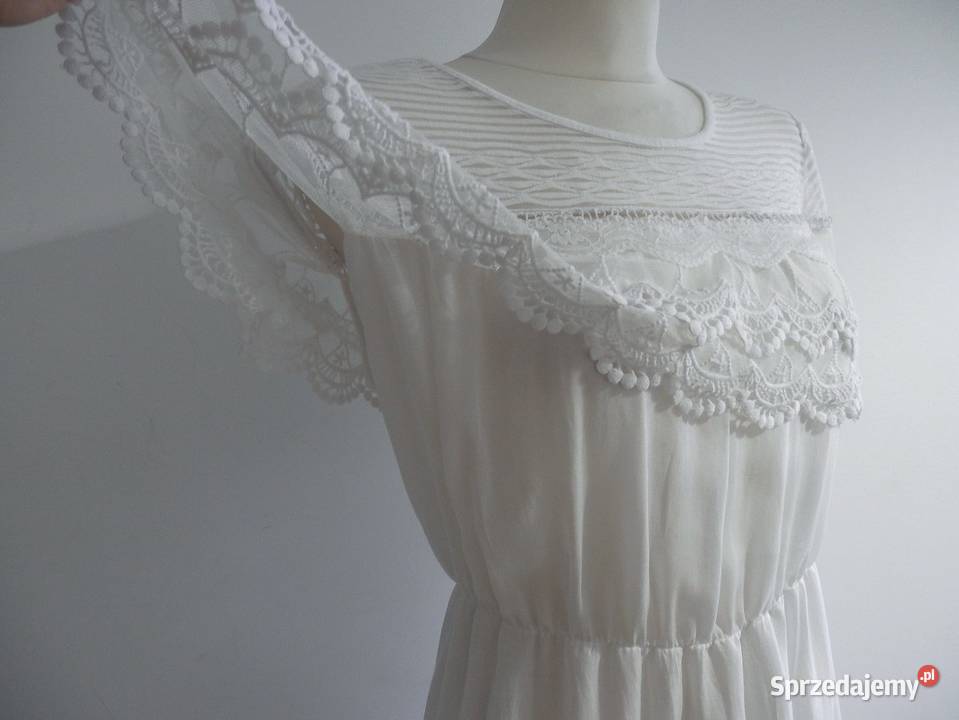 Sukienka Biała Zdobiona Koronką w stylu Boho Łomża