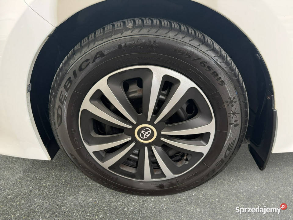 Toyota Corolla 14d 90 M6 2015 r salon przebieg 1400cm3 sprzedam