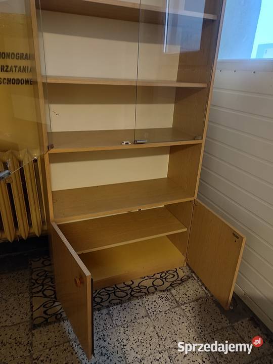 Drewniany regał ze szklanymi drzwiczkami z 180cm Dom i Ogród