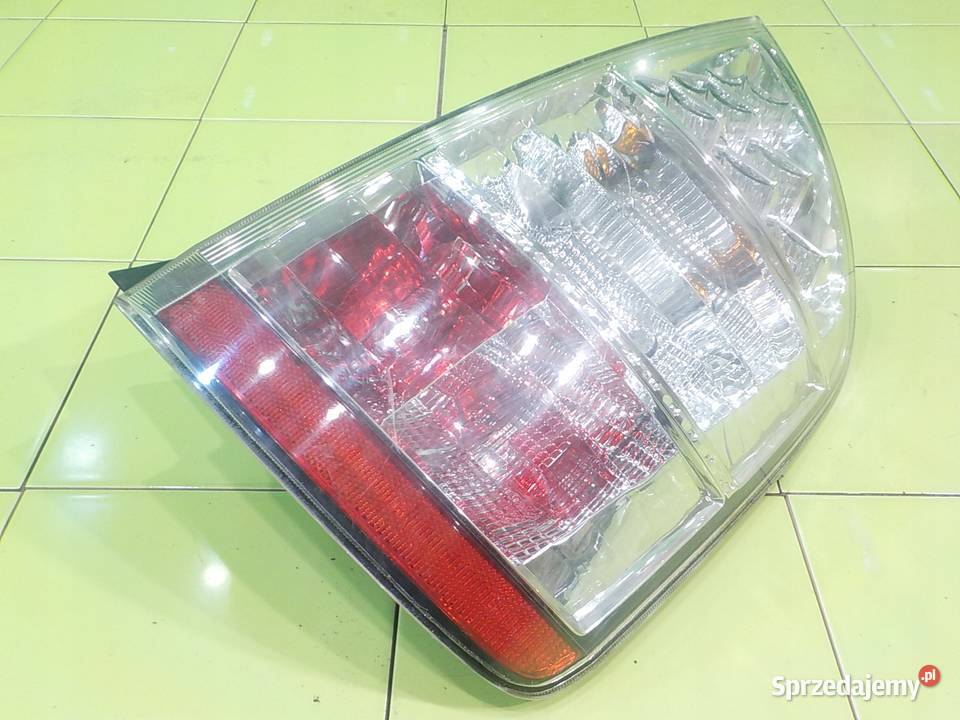 TOYOTA PRIUS II 15 VVTI 07r HB 5D lampa prawa mazowieckie