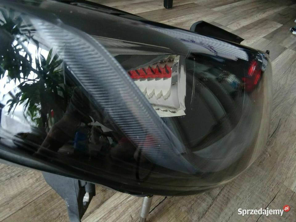 Reflektor prawy 90043398 do BMW i3 I01 2013 Oświetlenie Świerzawa