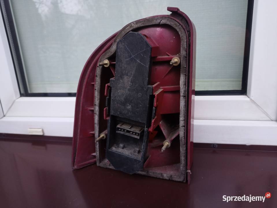 Ford Mondeo MK1 MK2 kombi lampa tył tylna prawa Sieradz