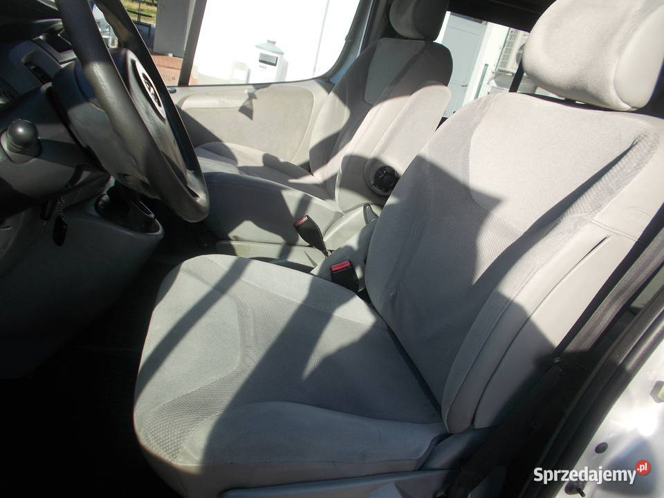 Opel Vivaro 25 tour 8 osobowy klimatyzacja 2 Vivaro Nowy Targ sprzedam