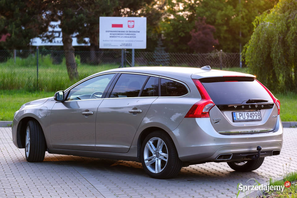 Volvo V60 D6 AWD Plugin Hybrid Summum