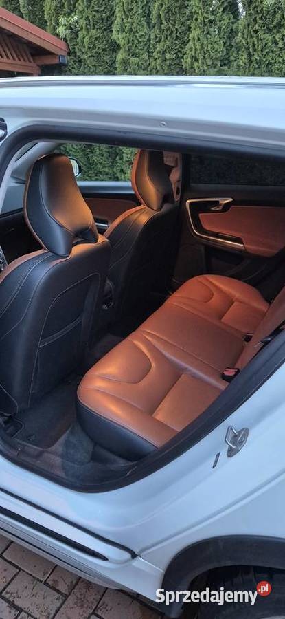 Wyjątkowe Volvo V60 Cross Country 25T AWD Twój benzyna Niewodnica Korycka