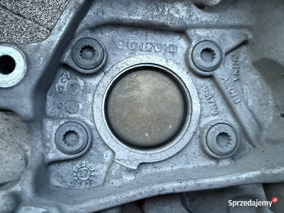 VOLVO S90 V90 zwrotnica z piastą tylna lewa Pilzno