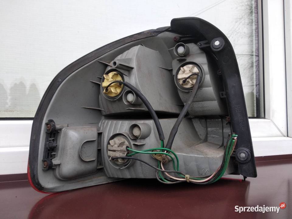 Hyundai Santa Fe I 1 lampa tył tylna prawa Sieradz