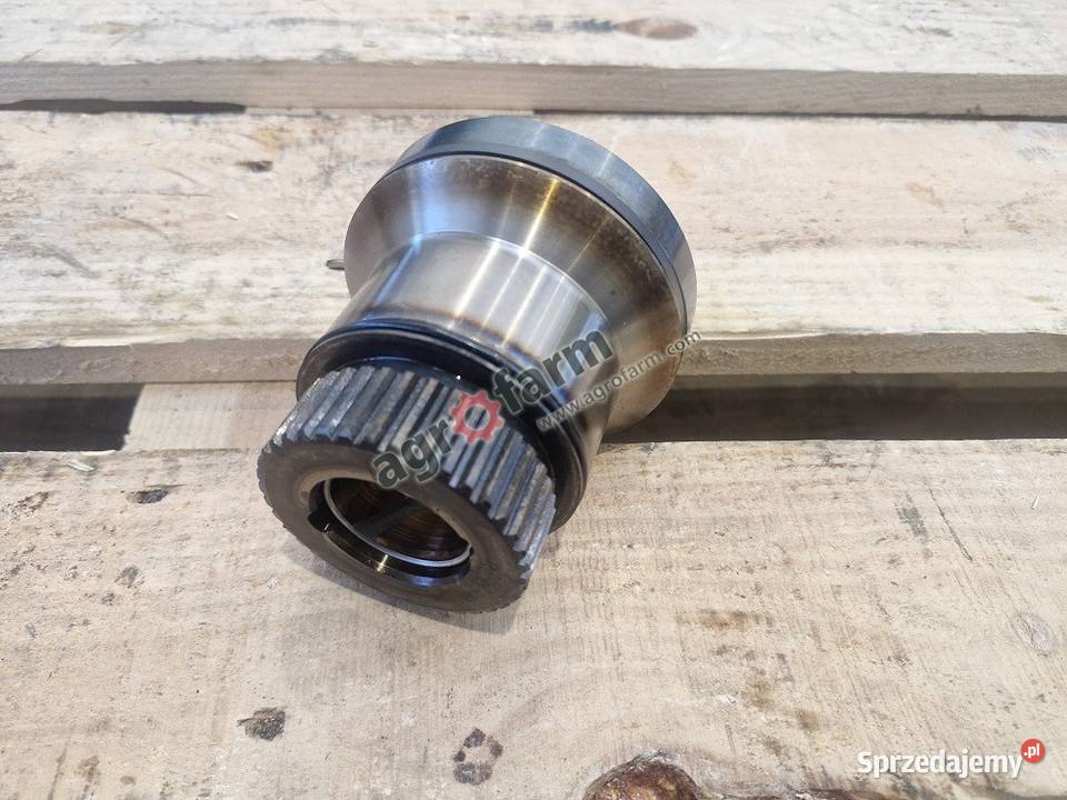 Wałek skrzyni biegów John Deere 6155M Części i osprzęt rolniczy Byków