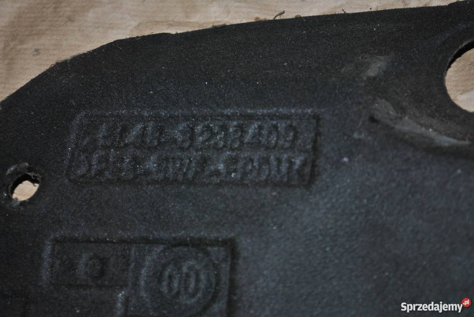 Izolacja dźwiękowa wygłuszka komory silnika BMW Poręba