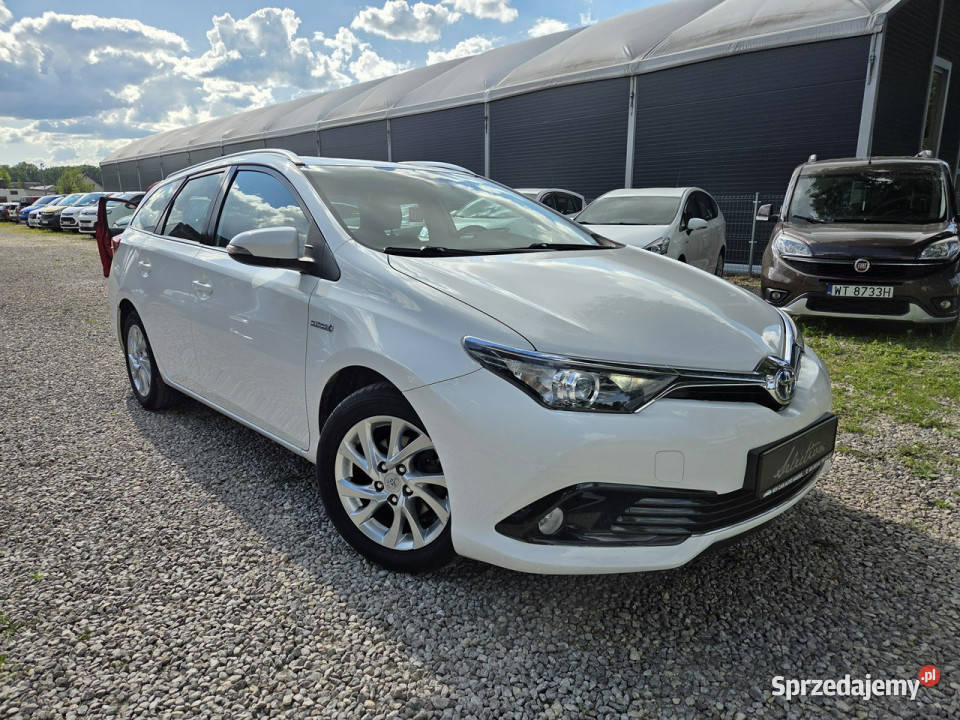 Toyota Auris 18 HSD 136 Kamera Serwisowany Otwock Mały