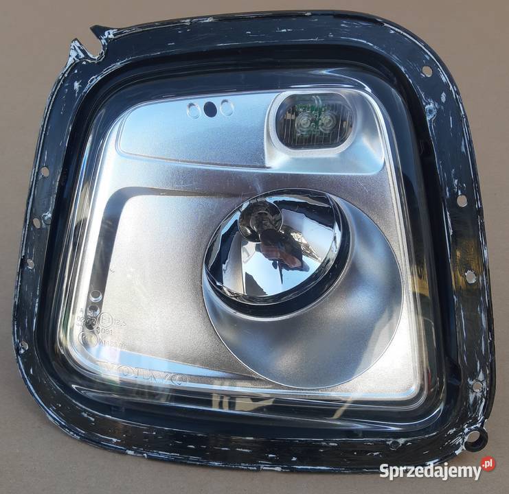 VOLVO FH4 HALOGEN DACHOWY LED GÓRNY LEWY