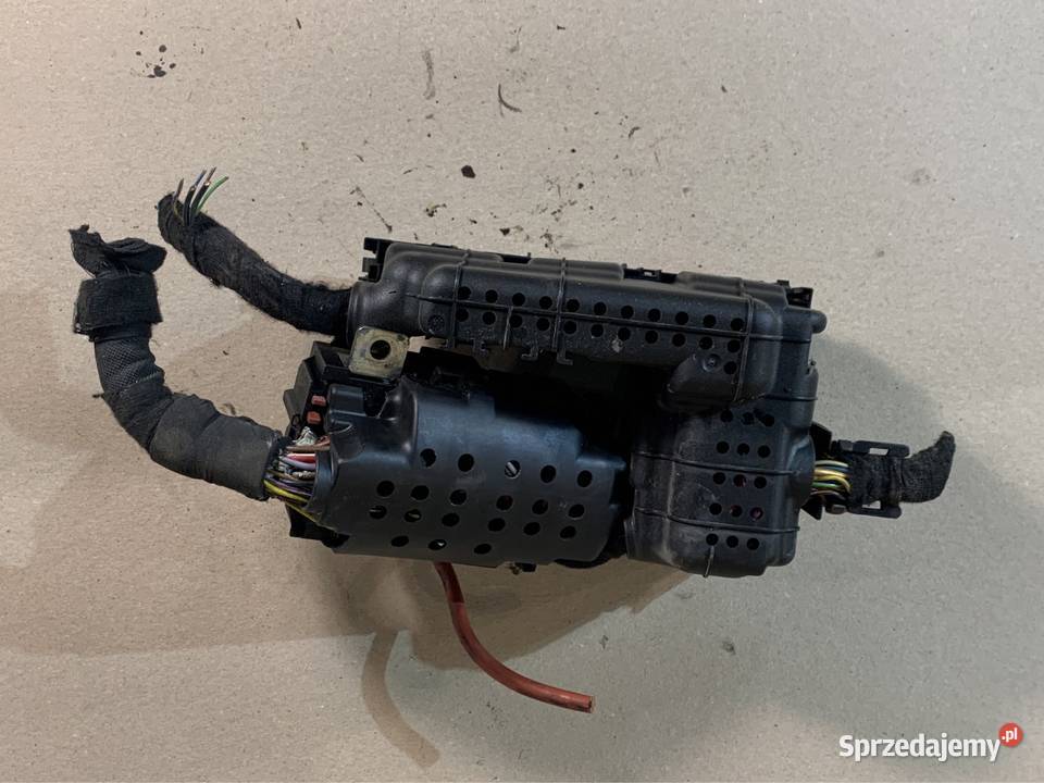 Skrzynka bezpieczników 13252913 opel corsa d wyposażenie elektryczne