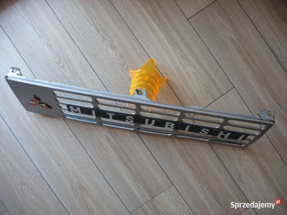Mitsubihi Pajero atrapa grill 1983r terenowe Przemyśl