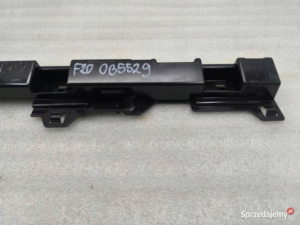 ŚLIZG MOCOAWANIE PROGU PRAWE BMW F20 7240914 Progi