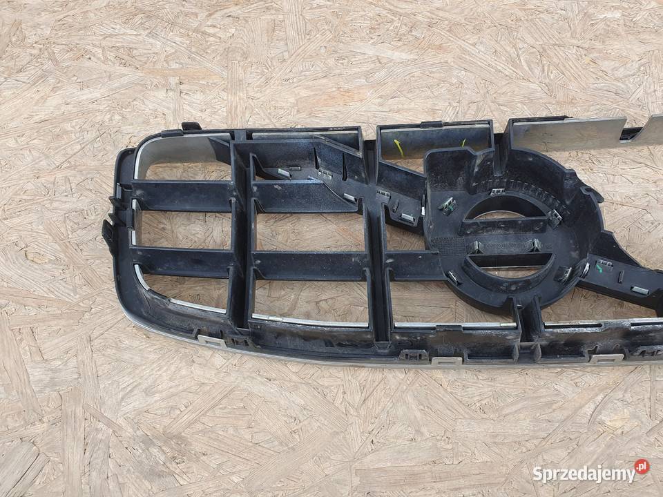 VOLVO XC70 GRILL RAMKA ZNACZEK ATRAPA 31283902 Międzychód