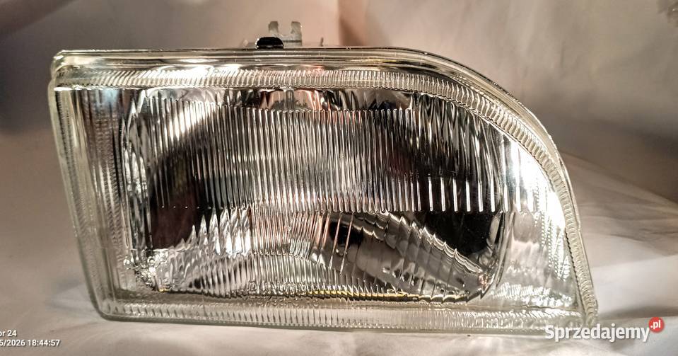 Reflektor Lampa Prawy Przód Ford Fiesta MK3 8995 osobowe Gowino sprzedam