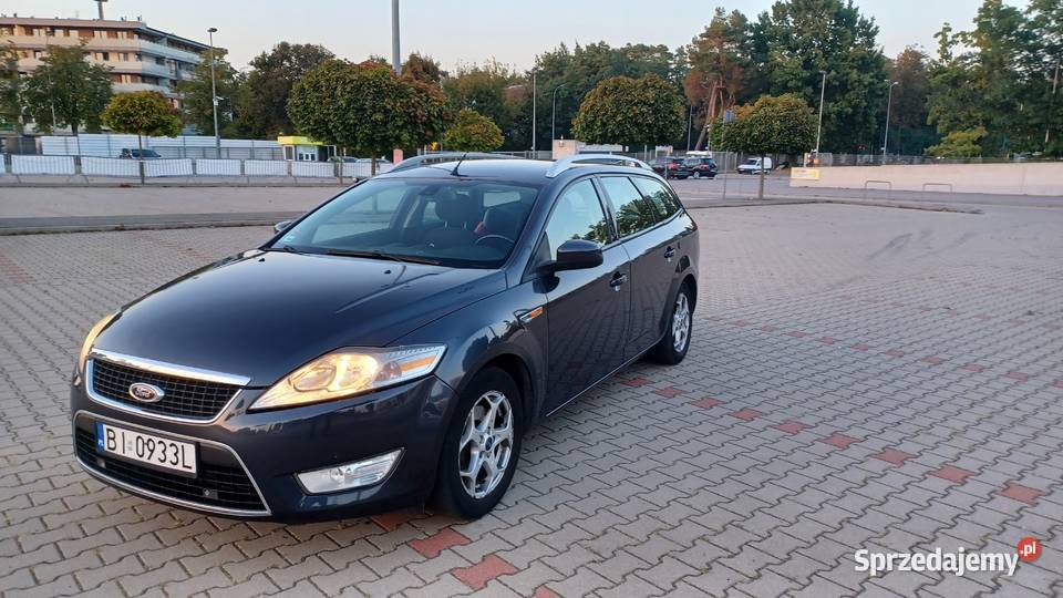 Rodzinne ekonomiczne kombi grafitowy Mondeo Białystok