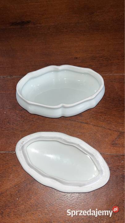 Puzderko W delikatnym kolorze ecru Z różyczką Gdańsk