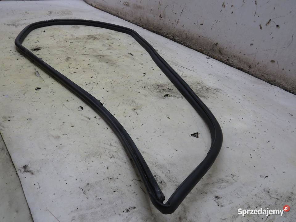 USZCZELKA PRAWY LEWY TYŁ AVENSIS T27 T29 KOMBI