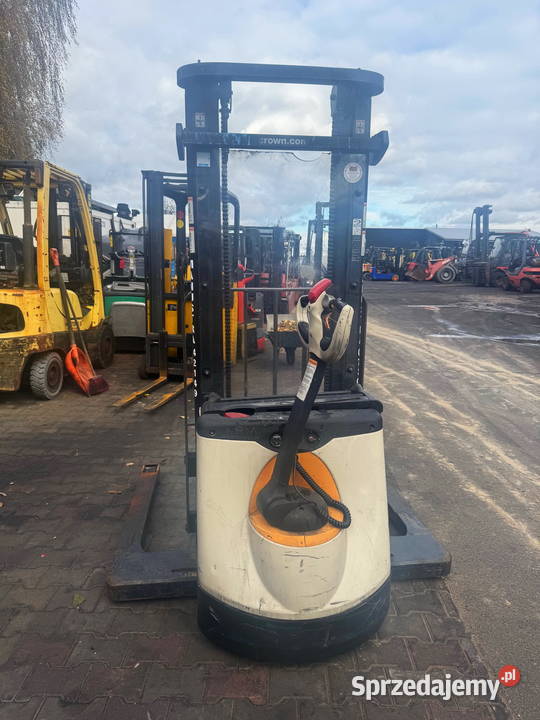 paleciak elektryczny z masztem CROWN 320m zwykle Działoszyn