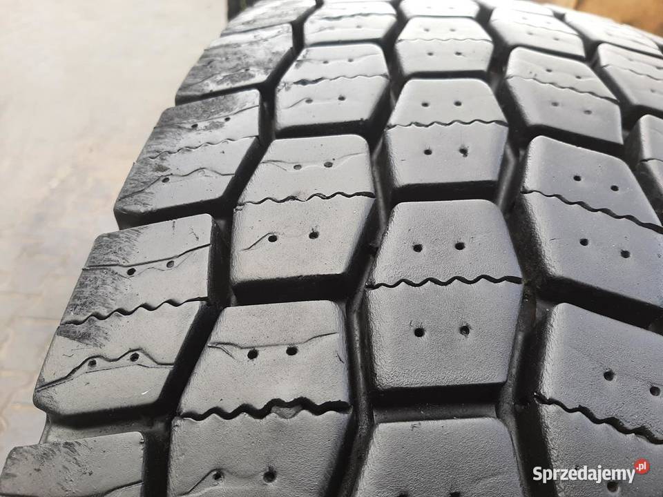 Opona używana ciężarowa 31580R225 MICHELIN 700 22.5cale