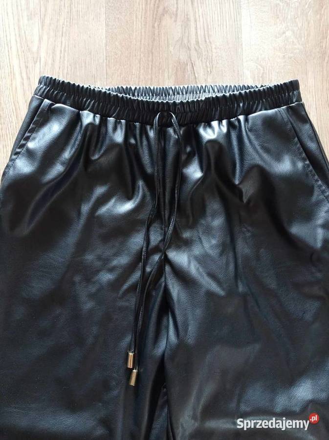 Czarne spodnie marki Peacocks