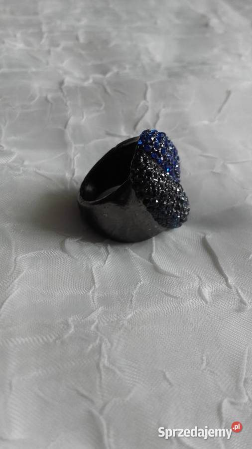 PIERŚCIONEK Z OKAZAŁYM OCZKIEM W KSZTAŁCIE UST Piła sprzedam