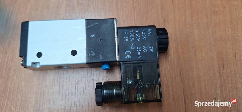 Sprzedam elektrozawór 3 drogowy 3V210 na 220V AC sprzedam