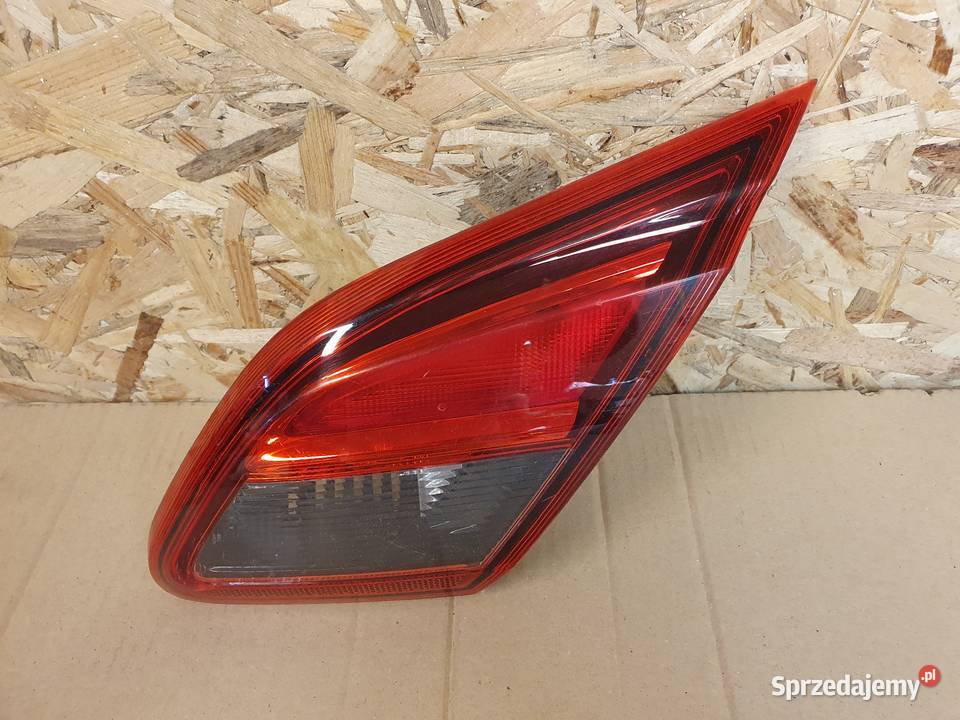 OPEL CORSA E LAMPA W KLAPĘ PRAWA TYŁ PRAWY Międzychód