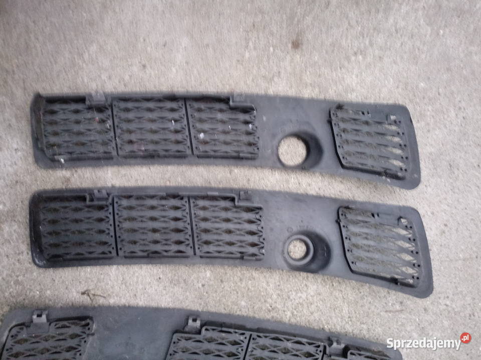 BMW E30 podszybie kratka prawa lewa 1904571 Pozostałe