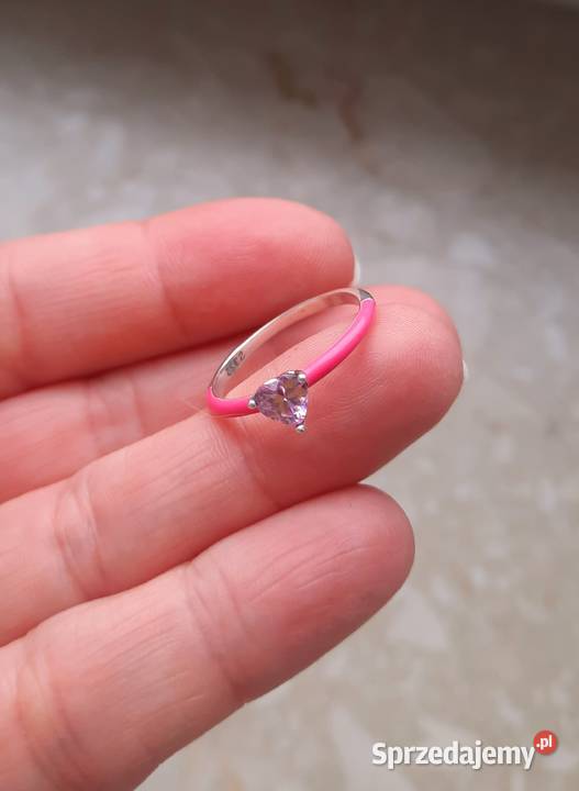 Nowy srebrny pierścionek pokryty emalią z różową Gdańsk