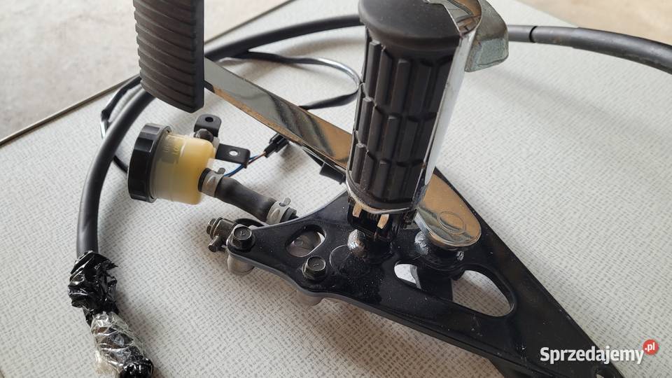 Kawasaki Nv1600 set podnózki prawa i lewa przód