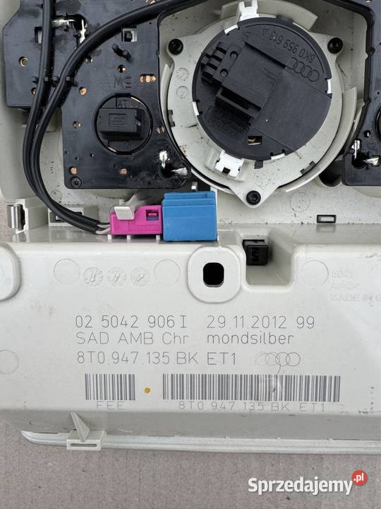 Oświetlenie kabiny przód Audi Q5 Lift 8T0947135 Oświetlenie kabiny Poznań